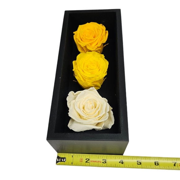 Khiva 3 Rose's in a Wood Box Decoration - Picture 3 of 5